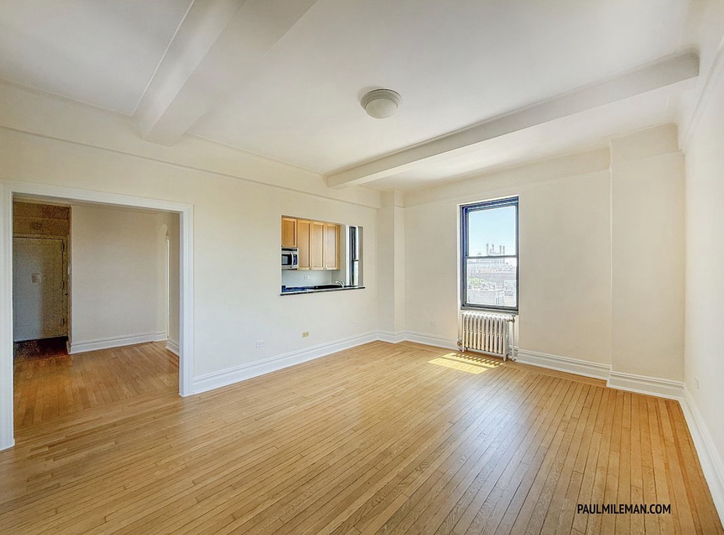E 11th st/2nd Avenue - Photo 2