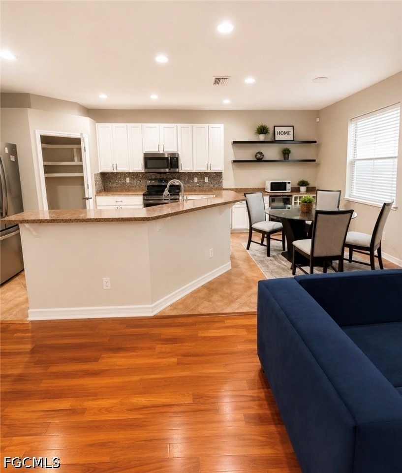 321 Shadow Lakes Drive - Photo 2
