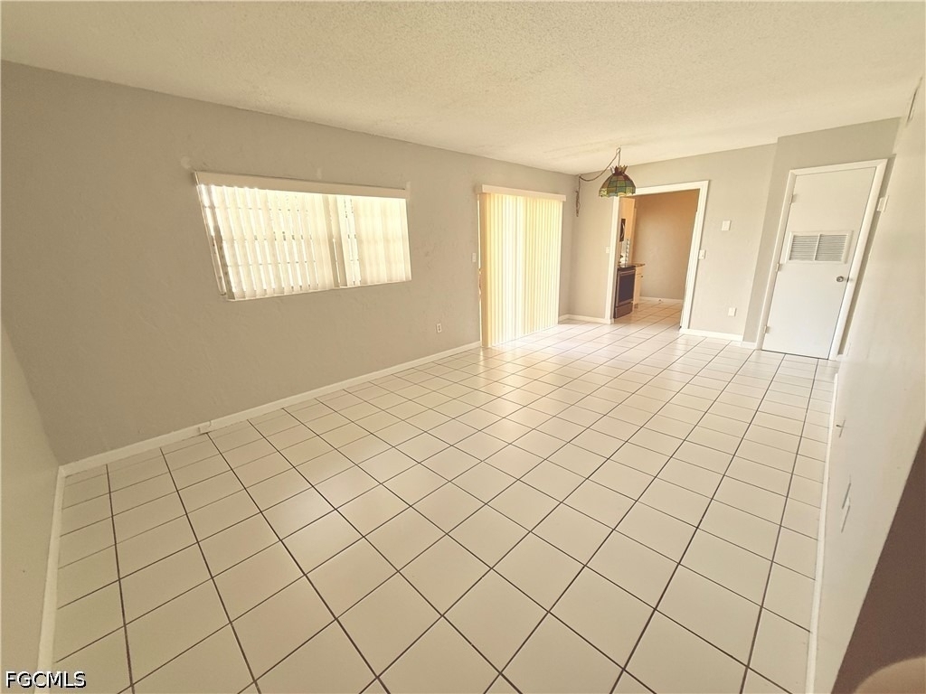 4923 Vincennes Court - Photo 2