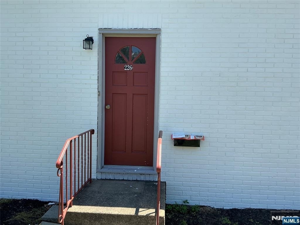 226 Livingston - Photo 1