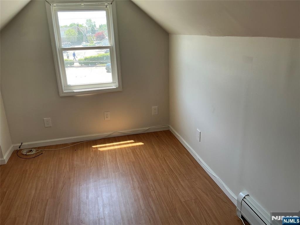 226 Livingston - Photo 8