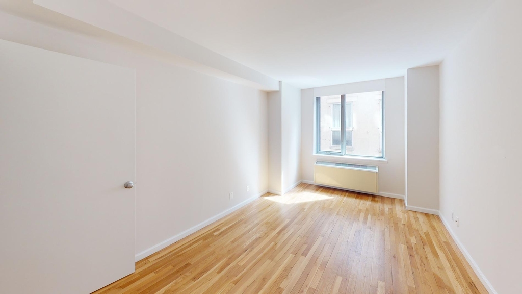120 W. 21st - Photo 4
