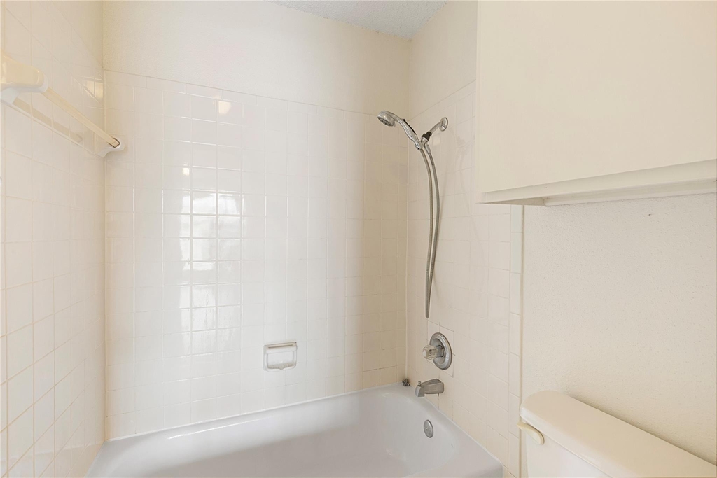 2121 Hepburn Street - Photo 11