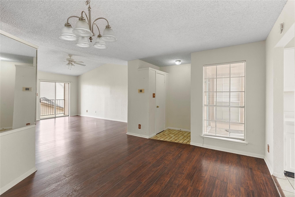 2121 Hepburn Street - Photo 3