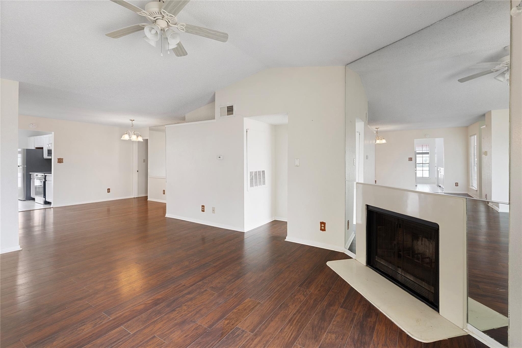 2121 Hepburn Street - Photo 7
