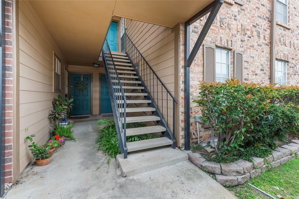 2121 Hepburn Street - Photo 21