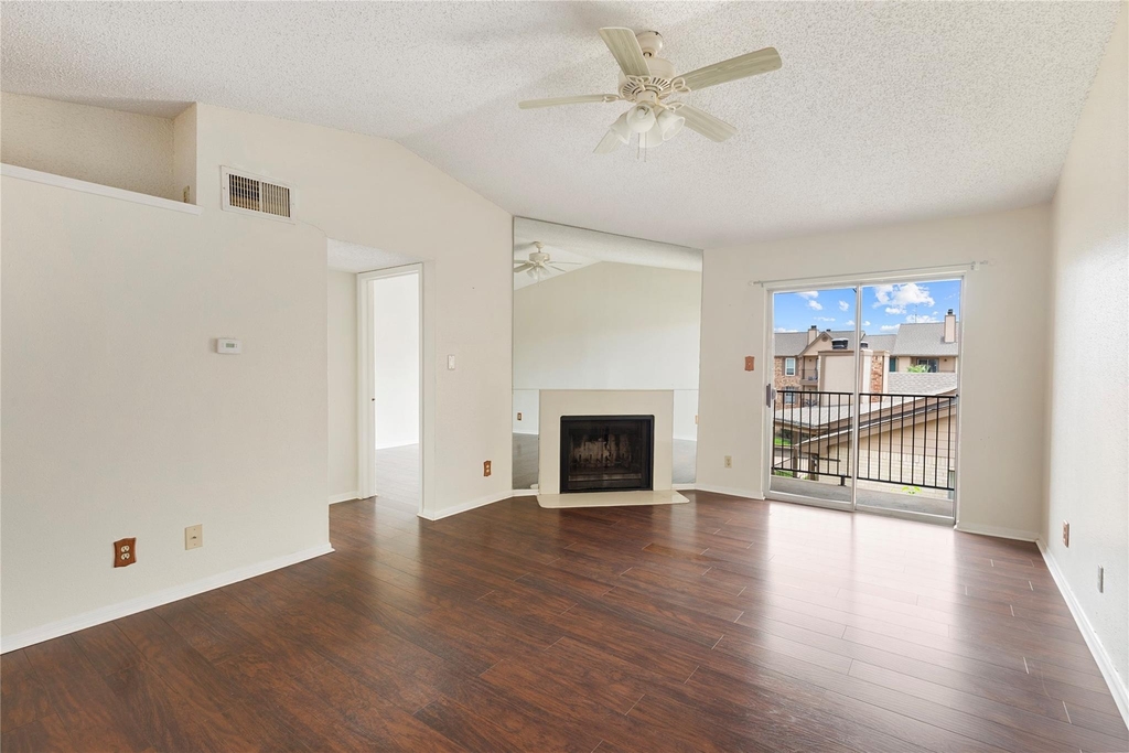 2121 Hepburn Street - Photo 6