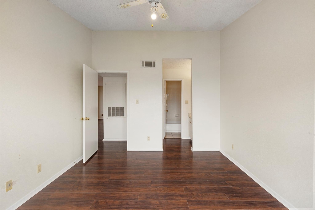 2121 Hepburn Street - Photo 9