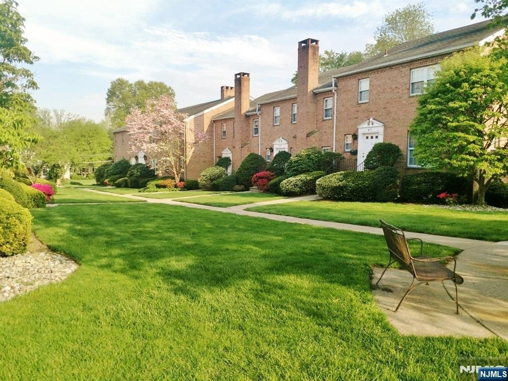 522 N Maple - Photo 0