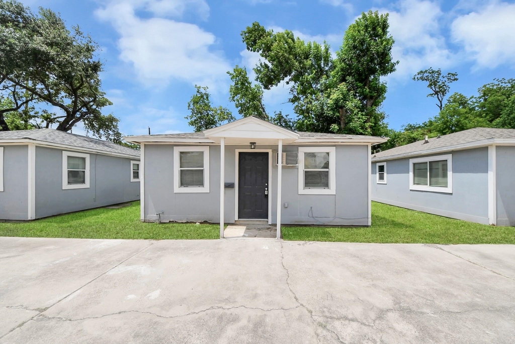 3914 Hoffman Street - Photo 0