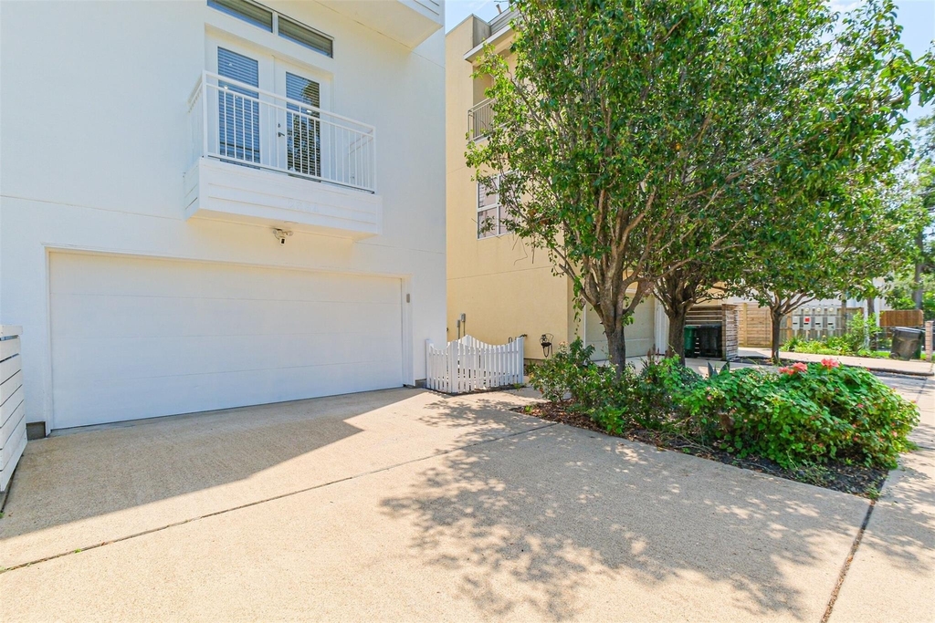 2364 Arlington Street - Photo 2
