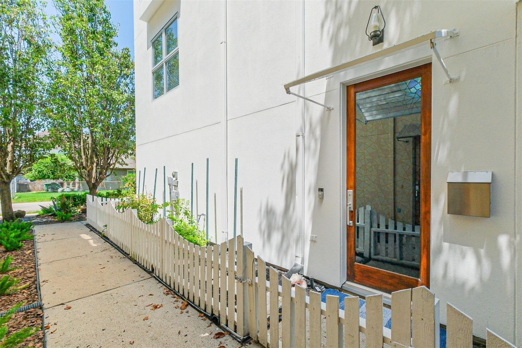 2364 Arlington Street - Photo 3