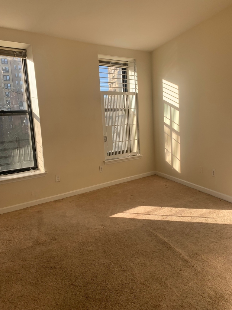 2728 Broadway - Photo 4