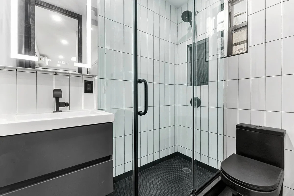 438 West 52nd Street - Photo 4
