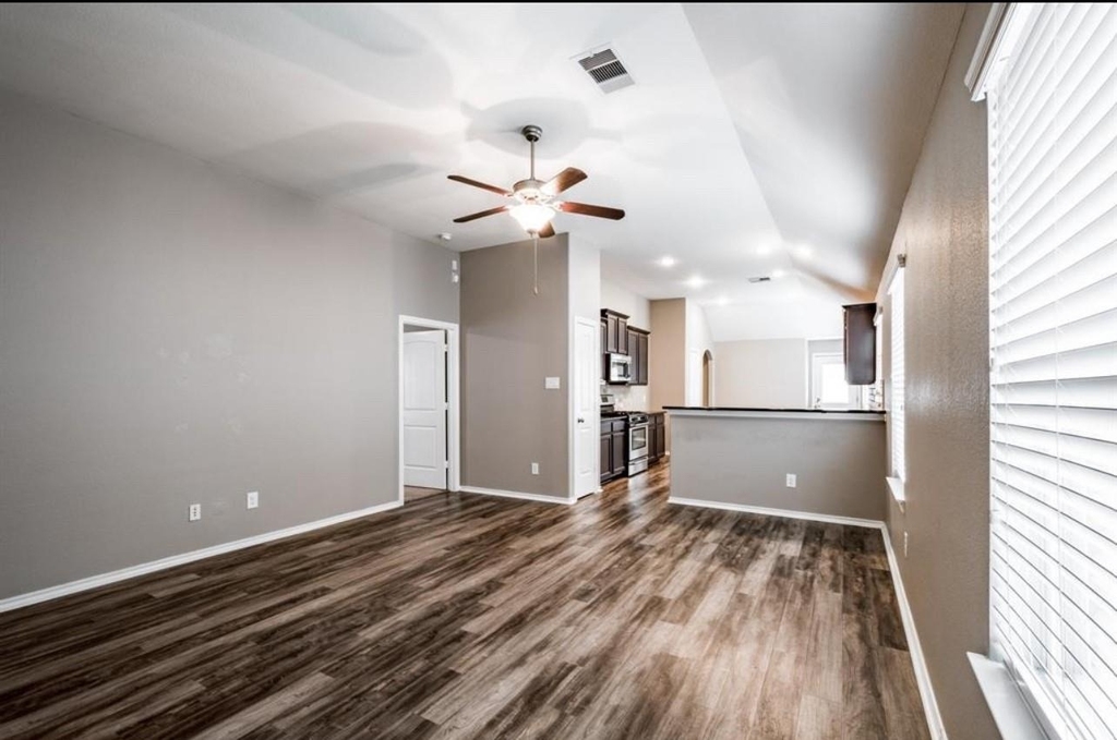 8314 Broadleaf Avenue - Photo 4