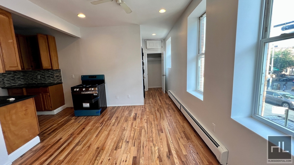 536 Ralph Avenue - Photo 3
