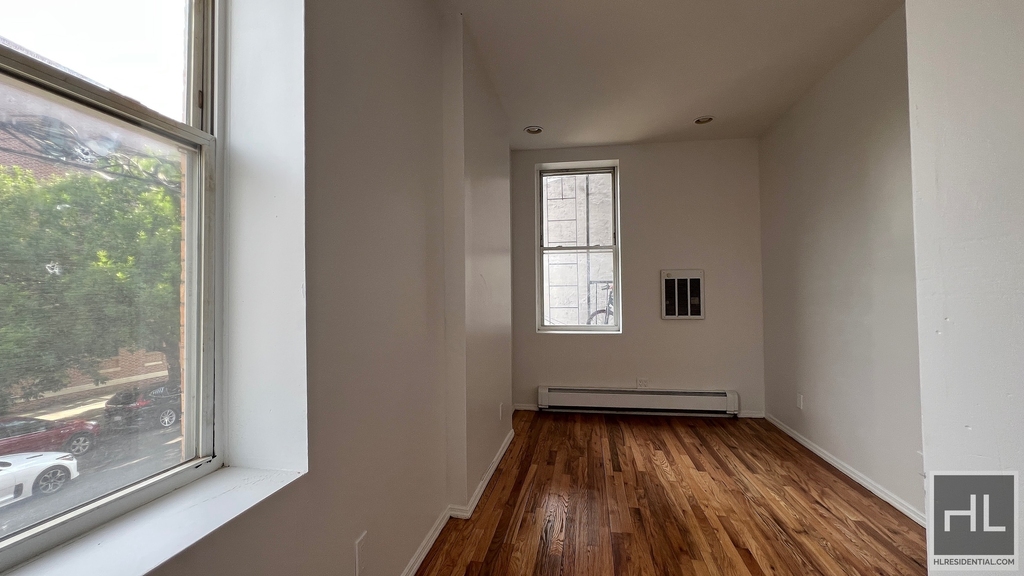 536 Ralph Avenue - Photo 5