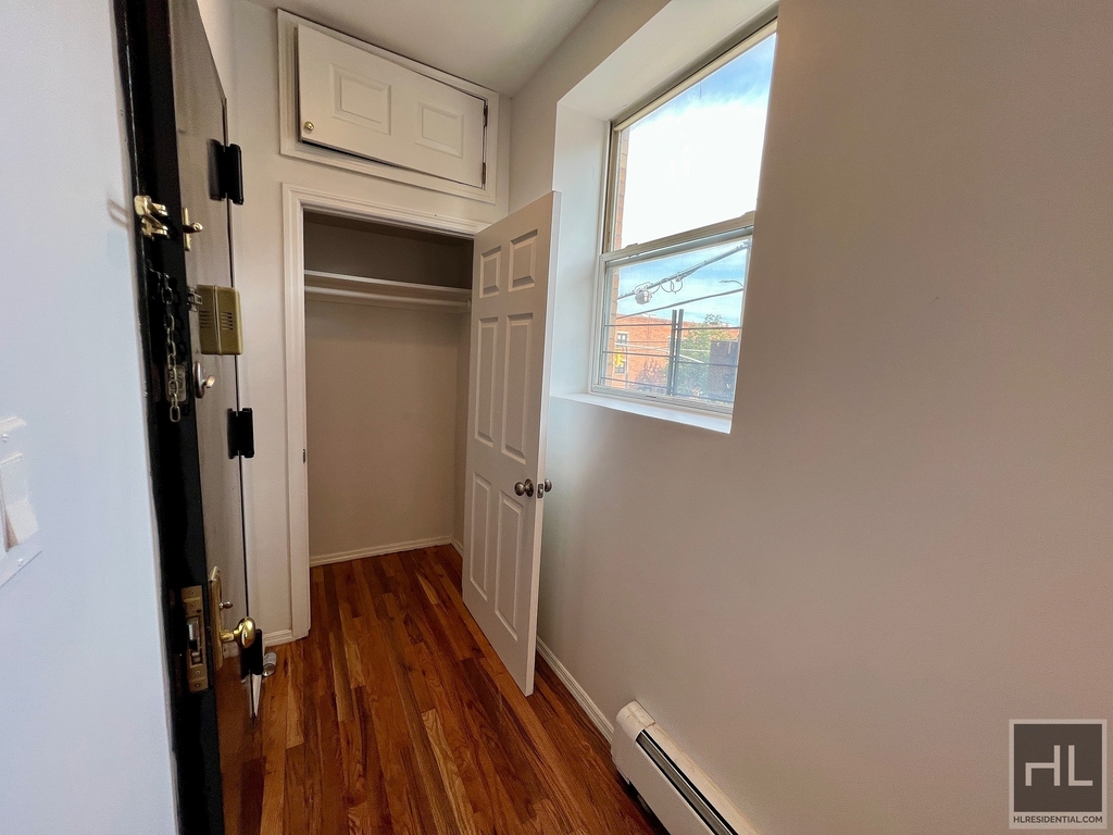 536 Ralph Avenue - Photo 2