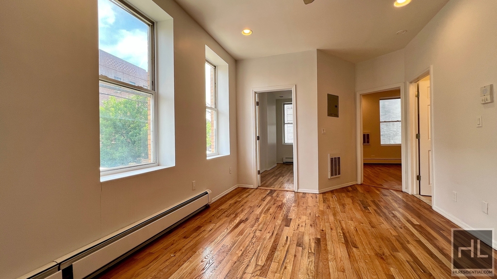 536 Ralph Avenue - Photo 0