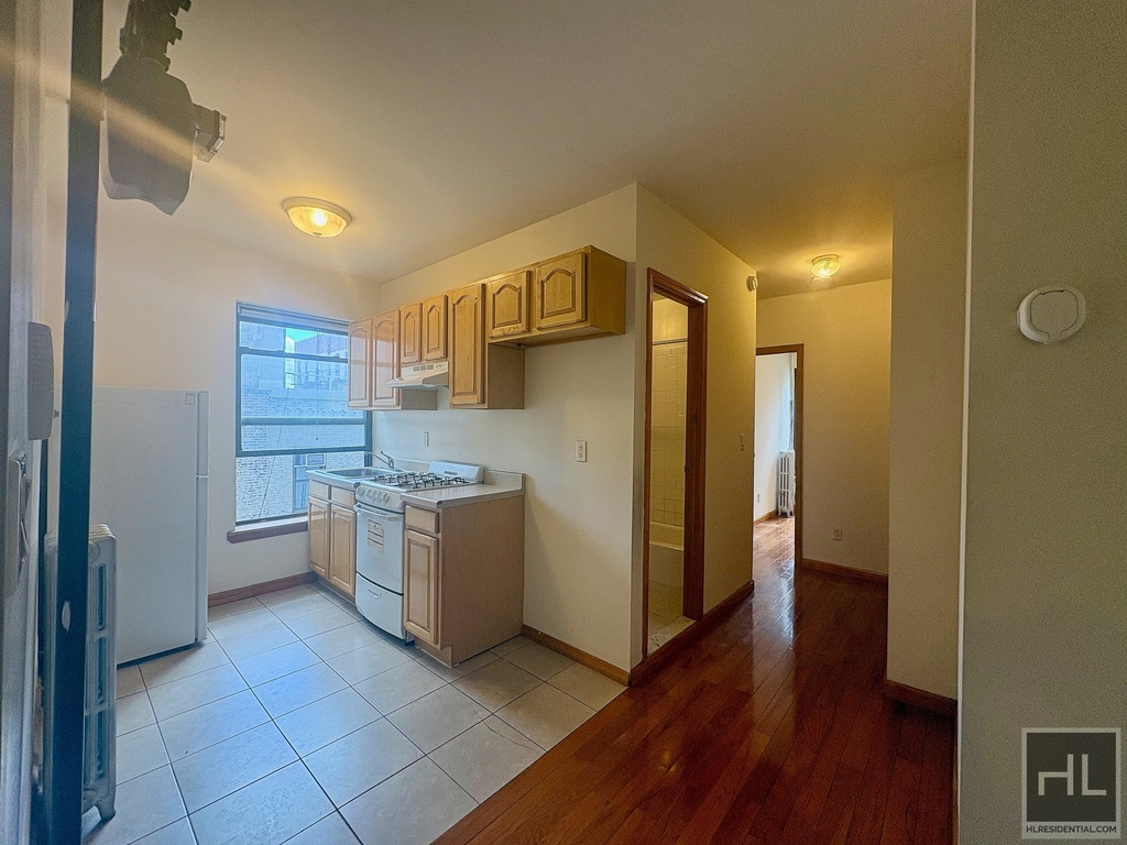 East 14 Street - Photo 1