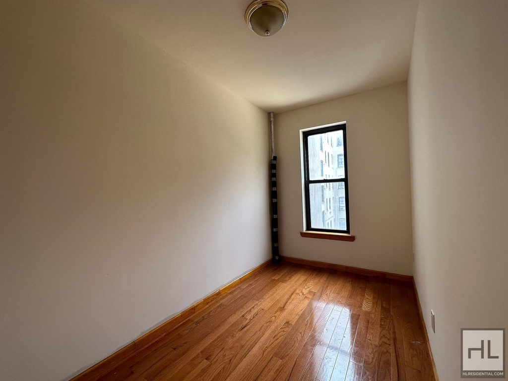 East 14 Street - Photo 4