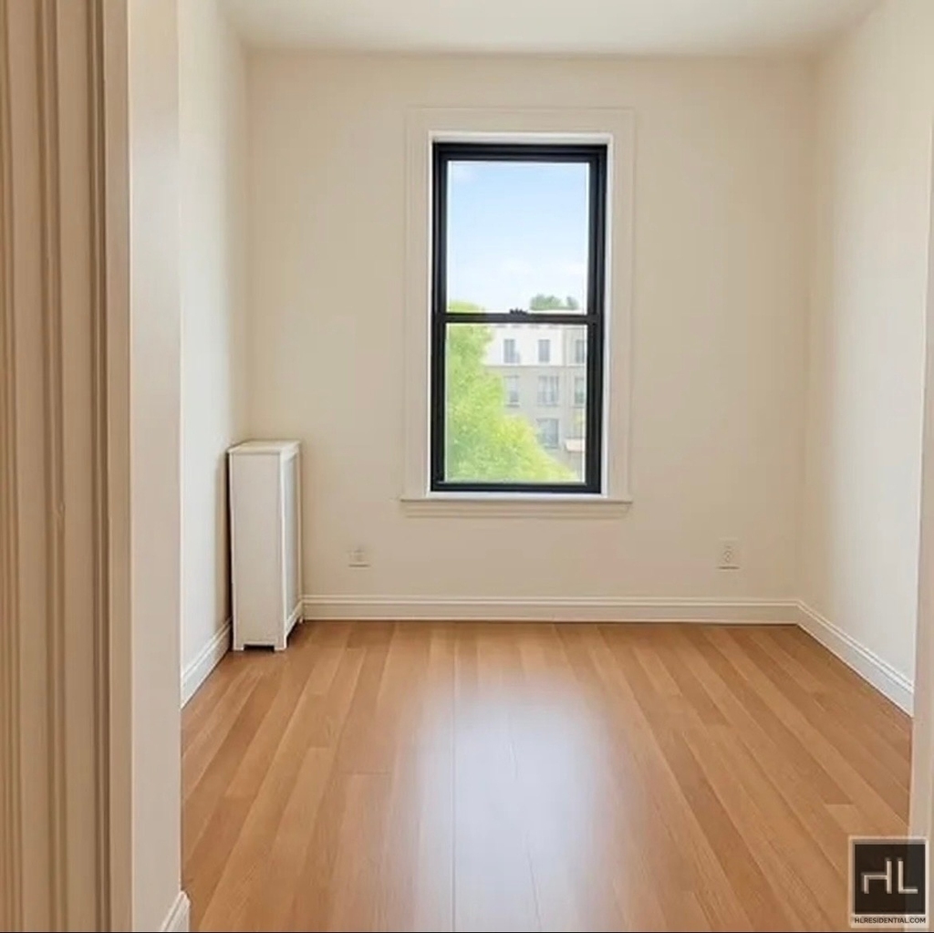 35-25 Crescent Street - Photo 3
