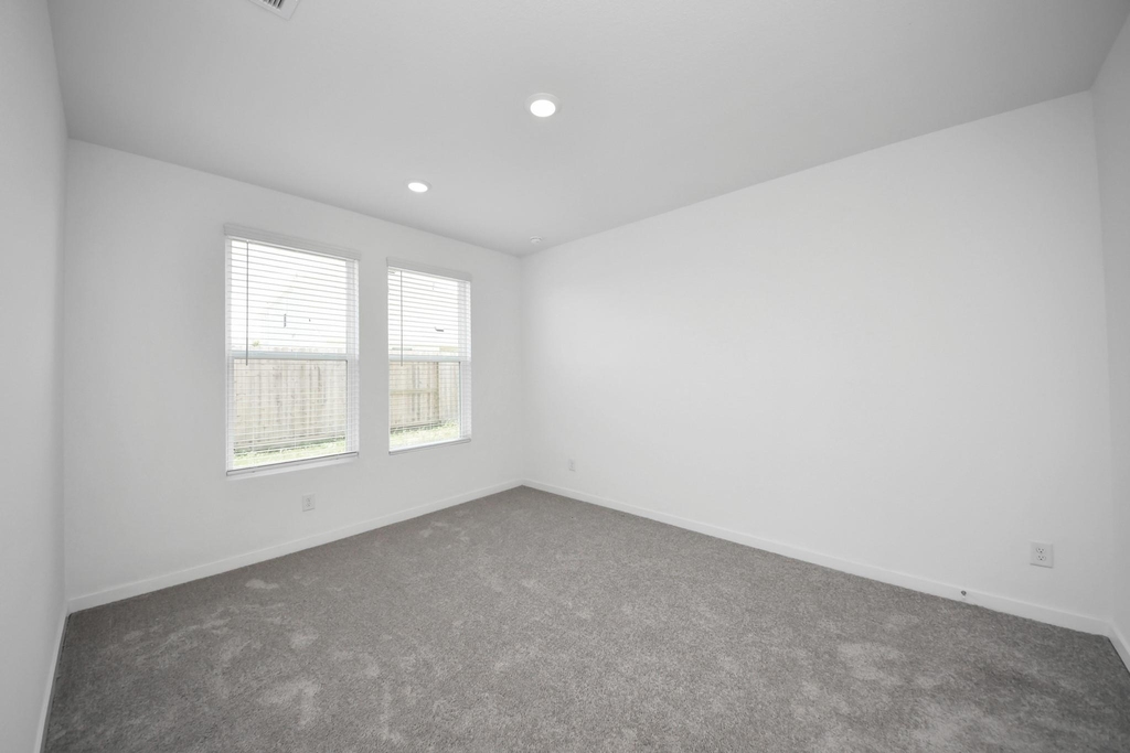 29515 Pondview Drive - Photo 30