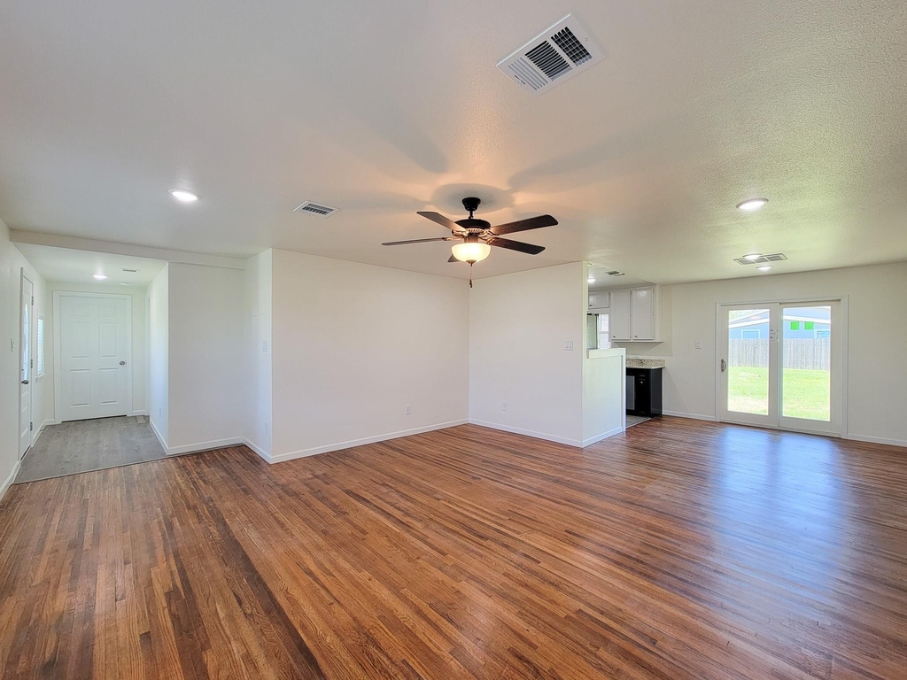 413 S Market Street - Photo 6