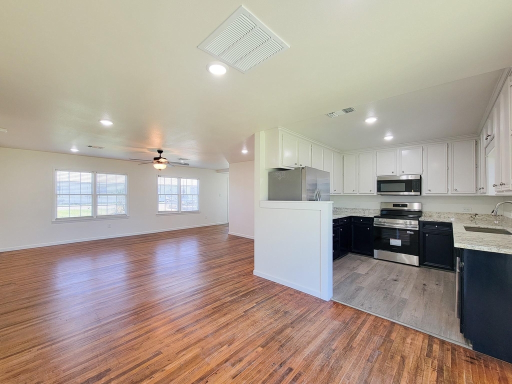 413 S Market Street - Photo 7