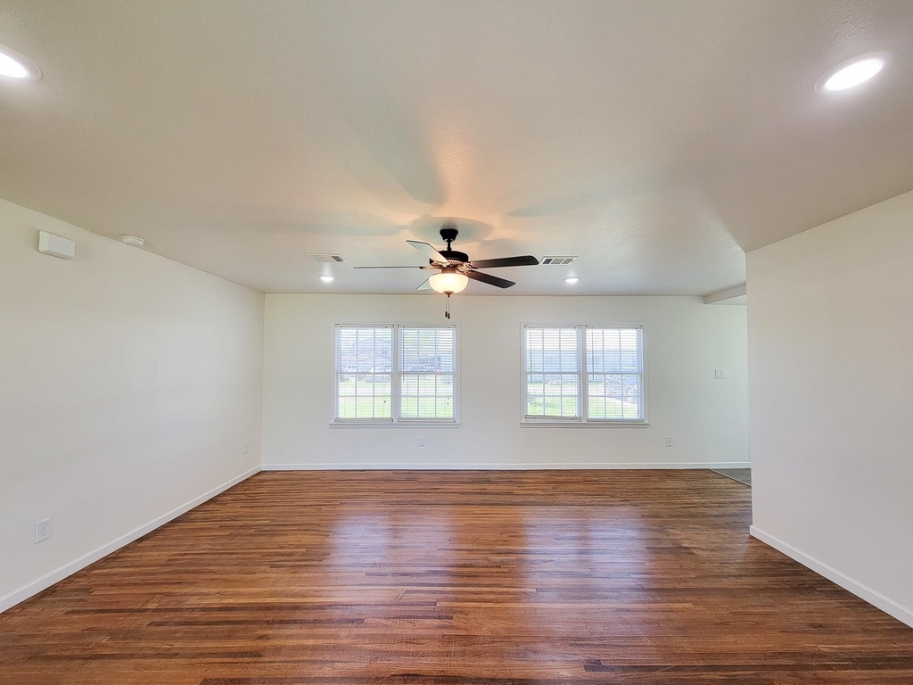 413 S Market Street - Photo 5