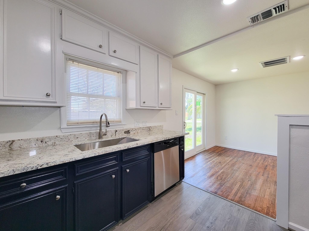 413 S Market Street - Photo 9