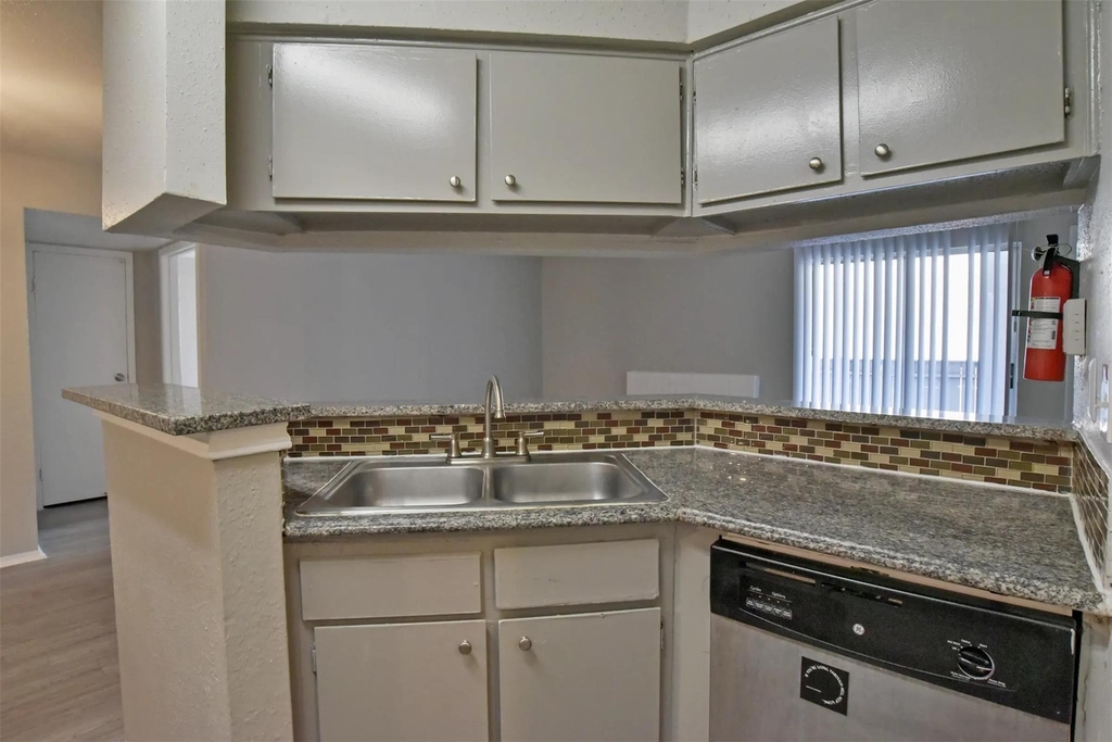 2700 S Dairy Ashford Road - Photo 4