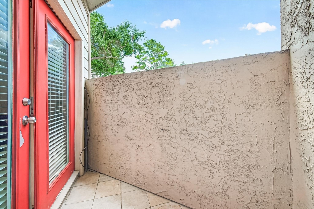 10855 Meadowglen Lane - Photo 17