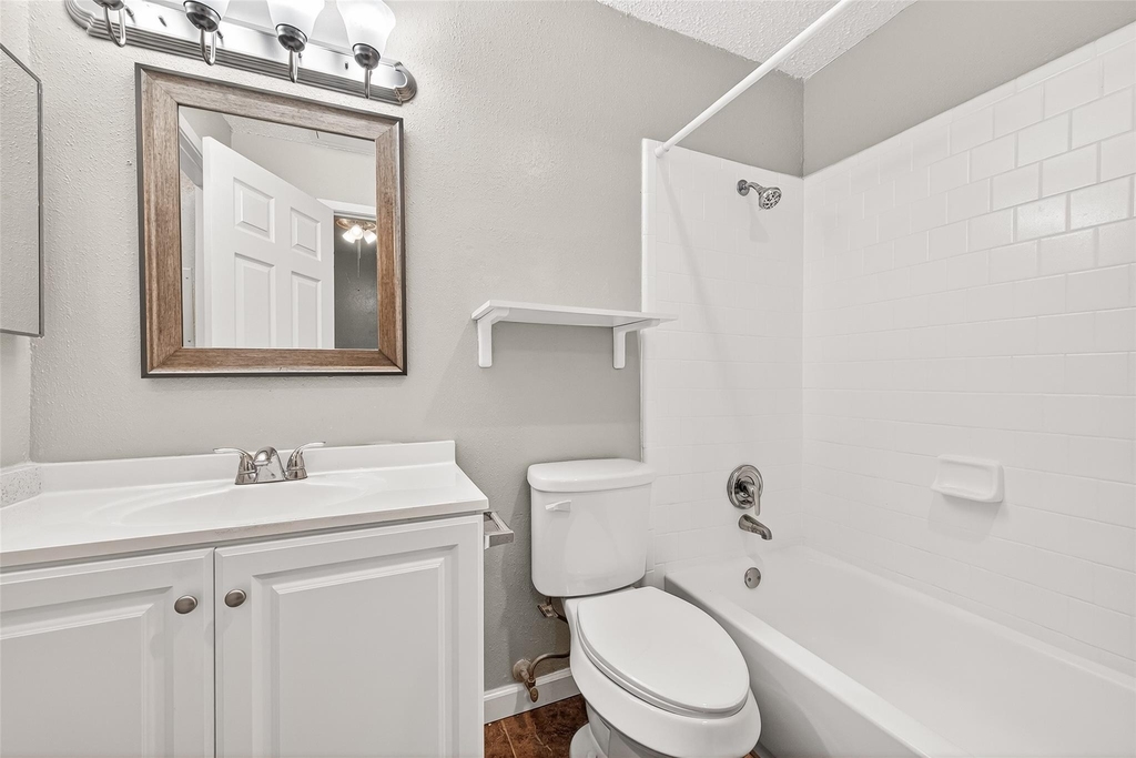 10855 Meadowglen Lane - Photo 15