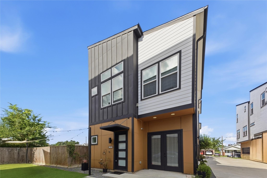 1307 Bayou Street - Photo 2