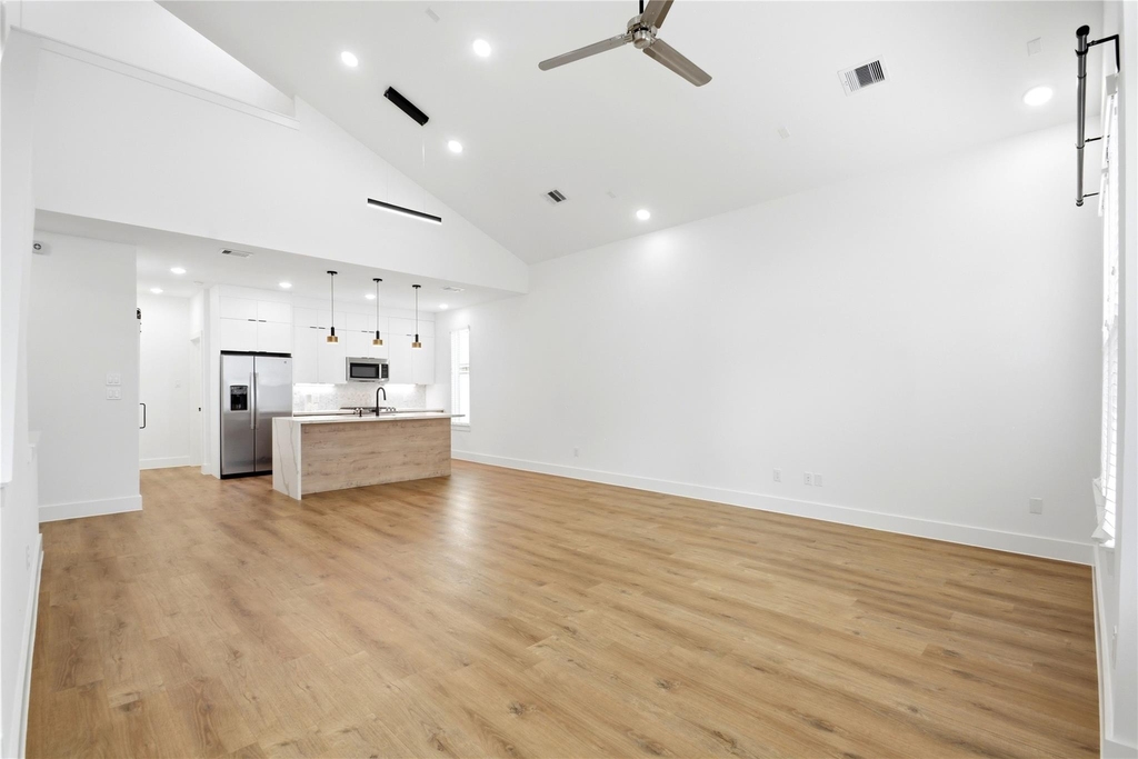 1307 Bayou Street - Photo 9