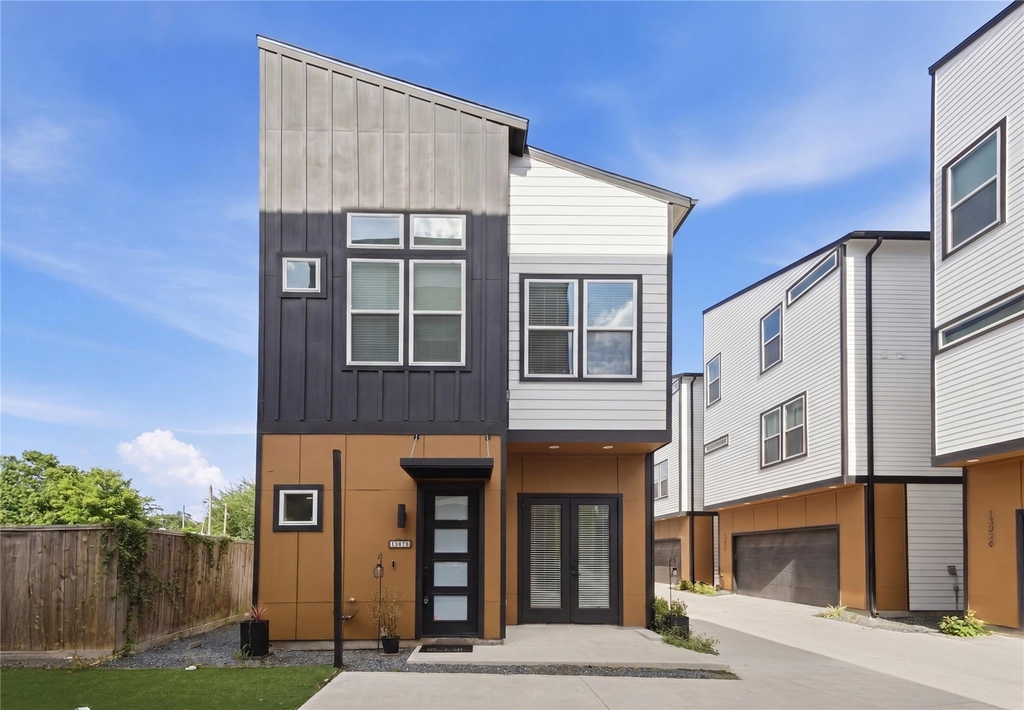 1307 Bayou Street - Photo 0