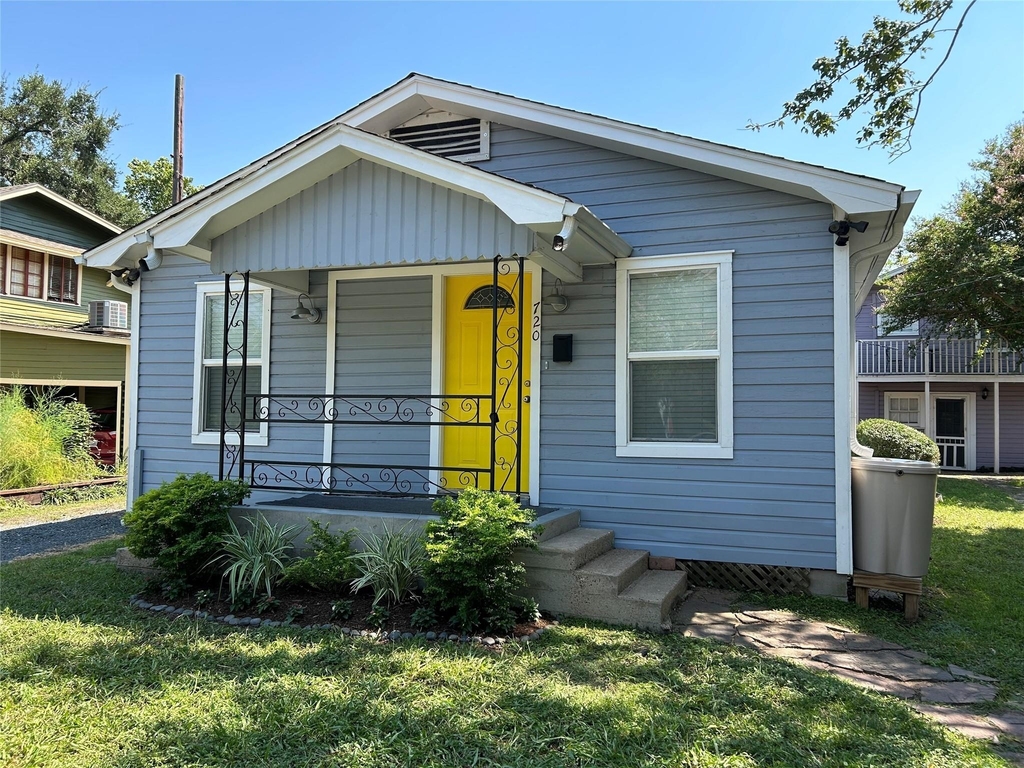 720 Woodland Street - Photo 0