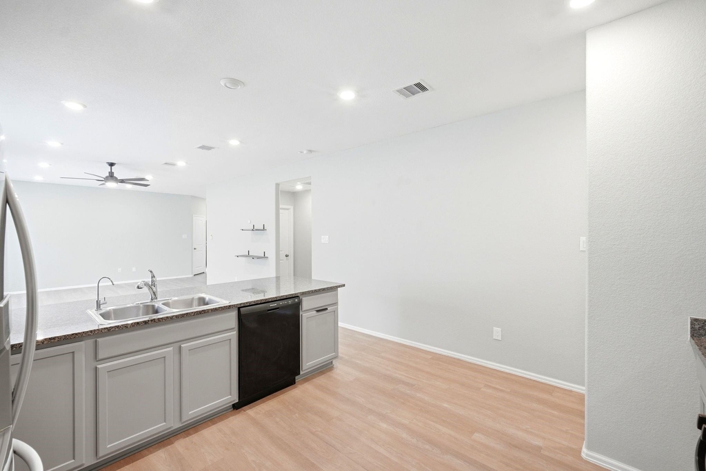 18463 Running Shadow Court - Photo 14