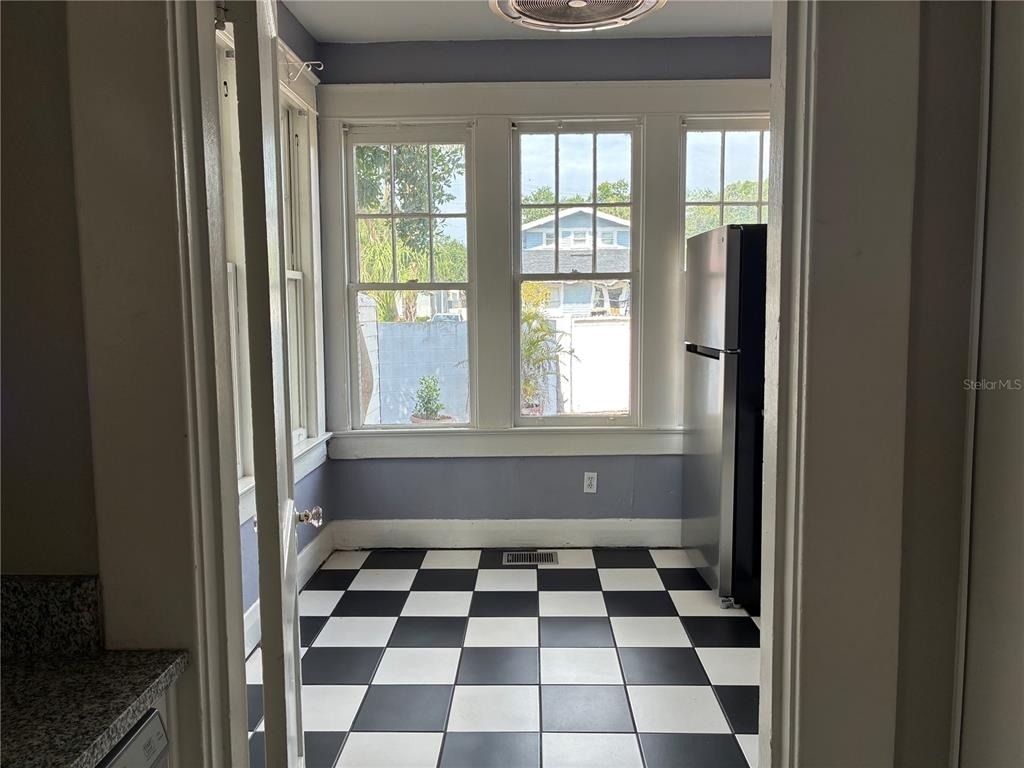 611 S Willow Avenue - Photo 11