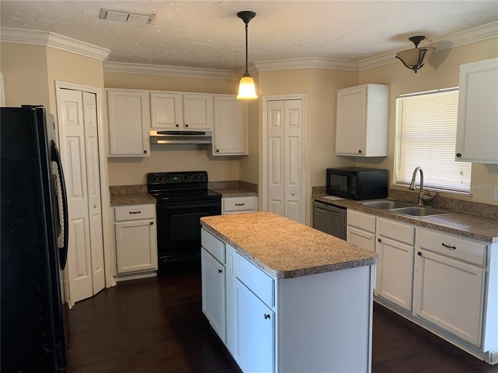 4300 Iveyglen Avenue - Photo 2
