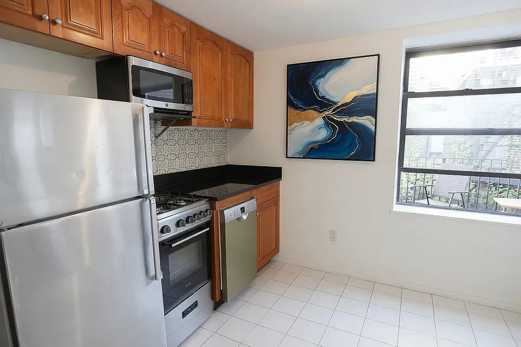 29 7th Avenue South - Photo 2