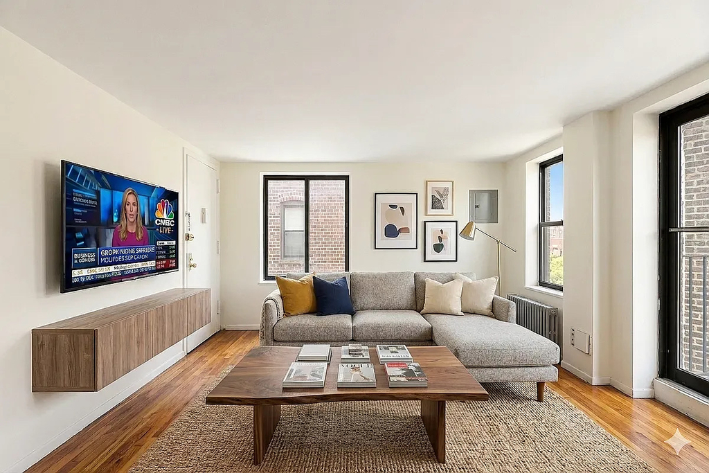 29 7th Avenue South - Photo 1