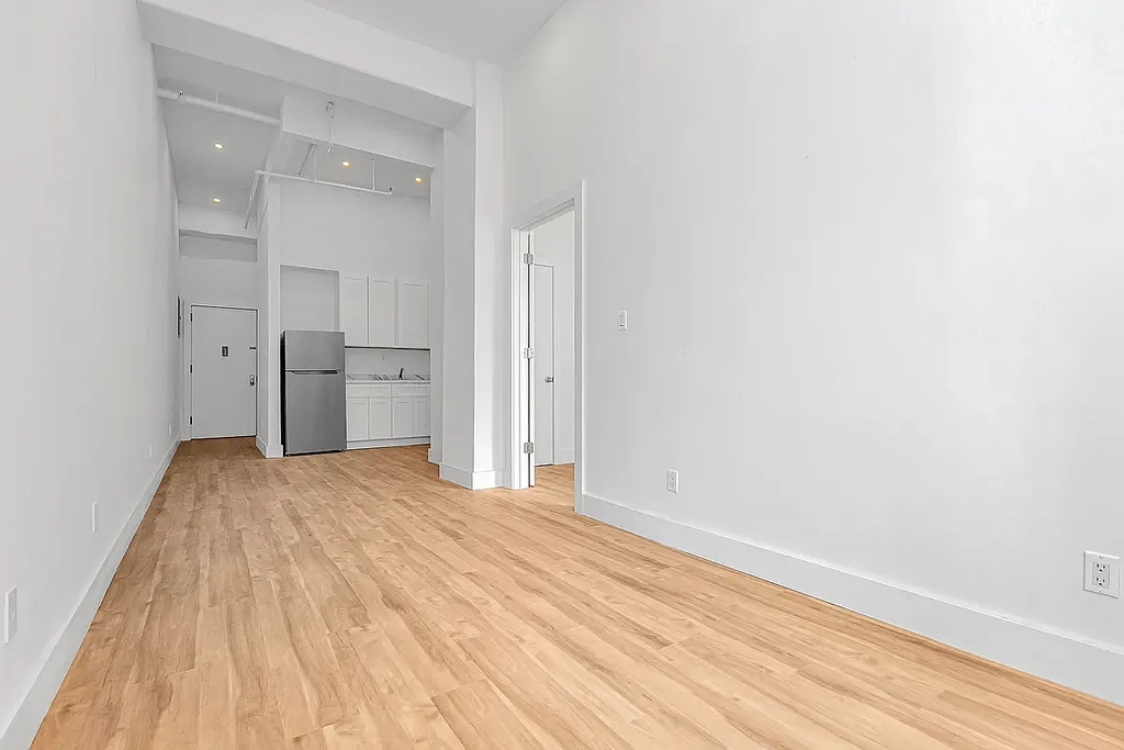 81 Willoughby Street - Photo 1