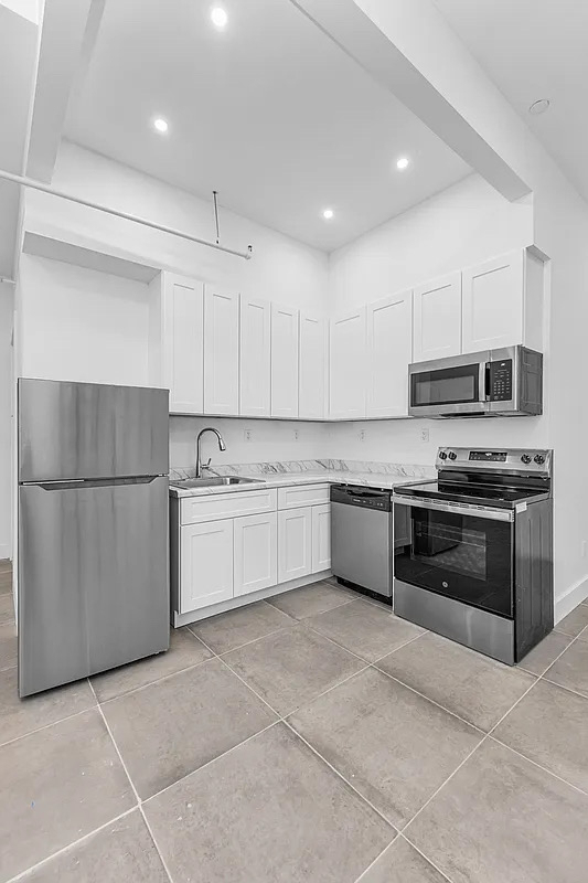 81 Willoughby Street - Photo 1