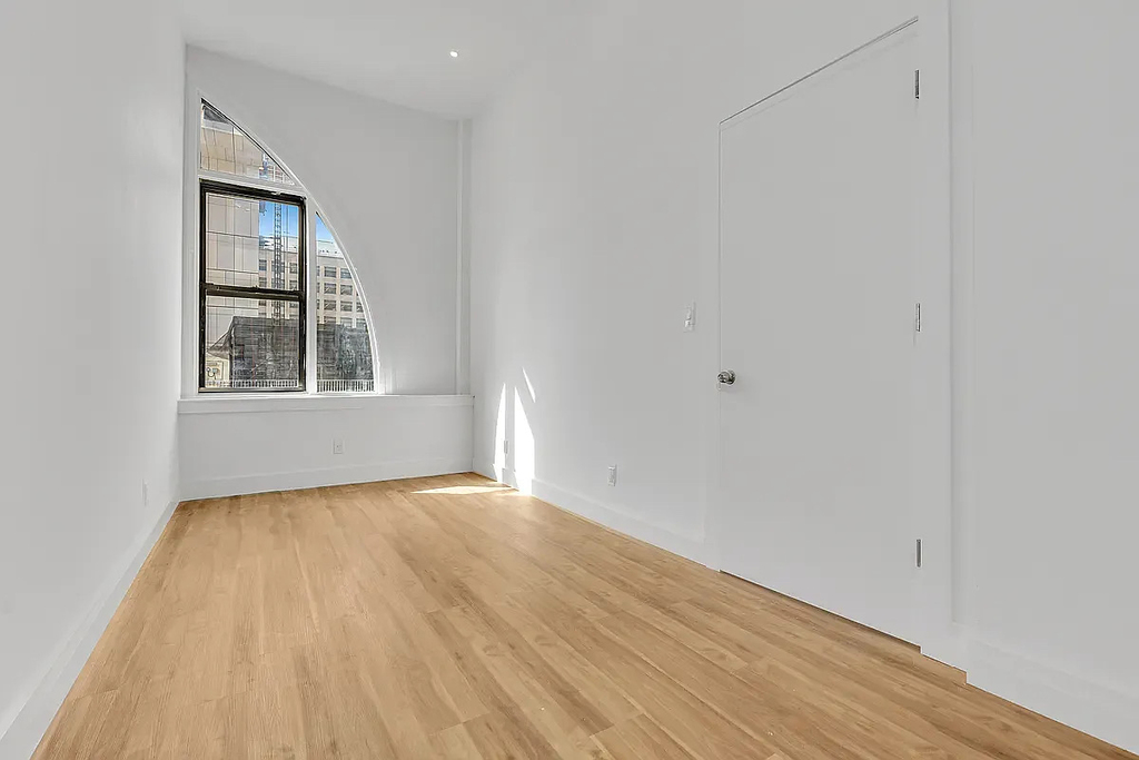 81 Willoughby Street - Photo 2