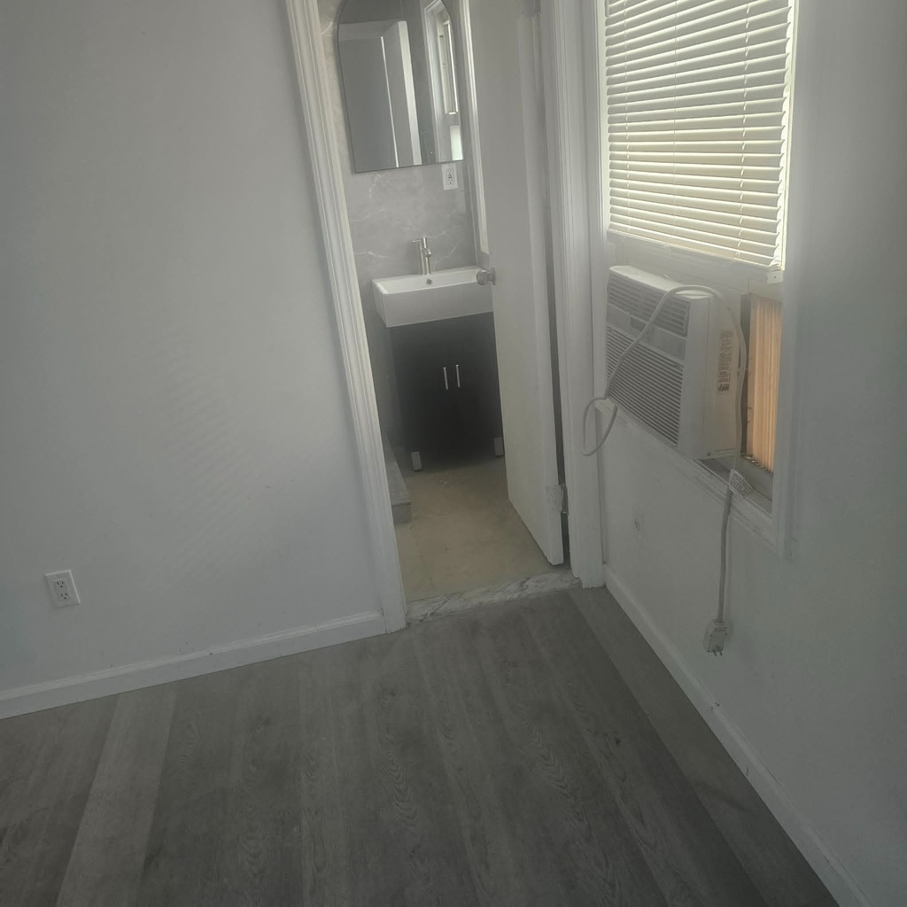90-18 Park Lane South - Photo 4