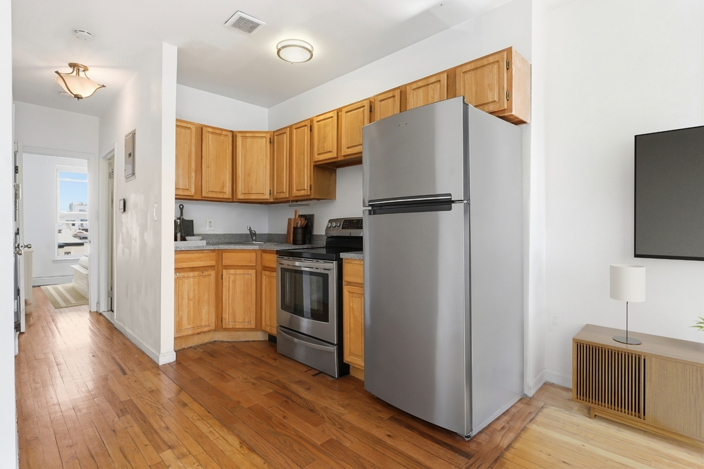 1581 Bergen Street - Photo 2