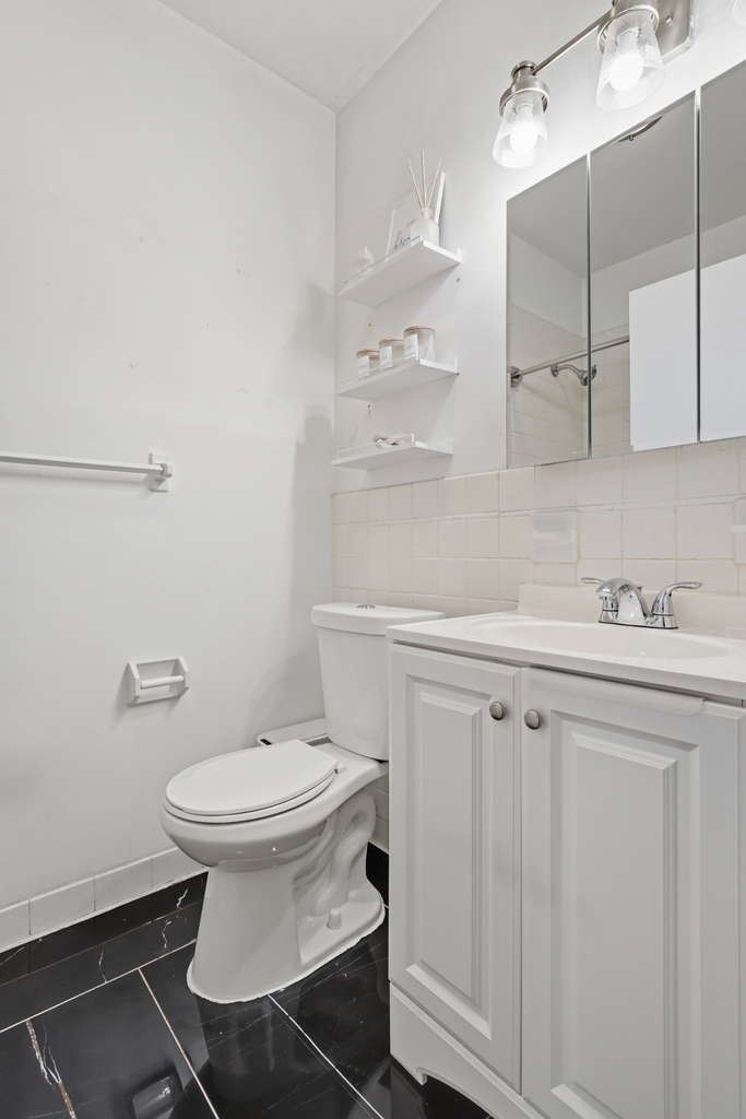 1581 Bergen Street - Photo 4