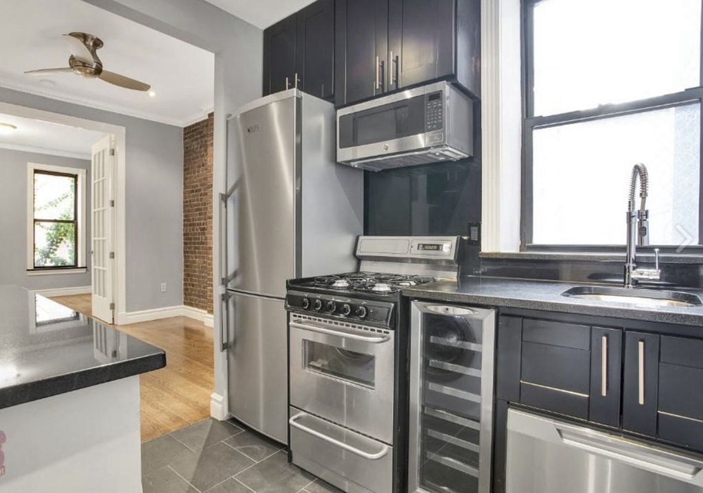10th Avenue - Photo 1